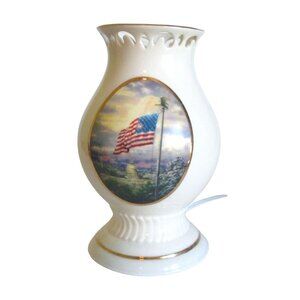 Thomas Kinkade Americas Pride Light Lamp Patriotic USA Flag Red White Blue Decor